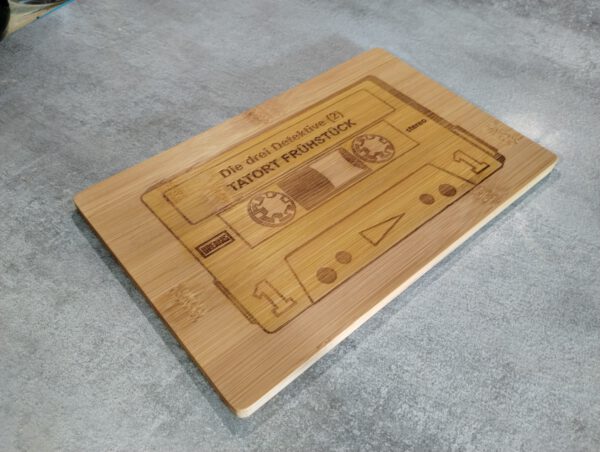 Holzbrettchen "Tatort Frühstück" aus Bambus - personalisierbar - Image 3
