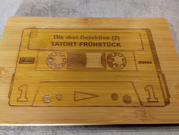 Holzbrettchen "Tatort Frühstück" aus Bambus - personalisierbar - Image 2
